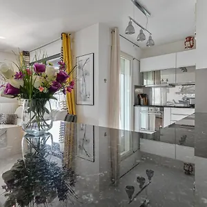 Glamour Apartment