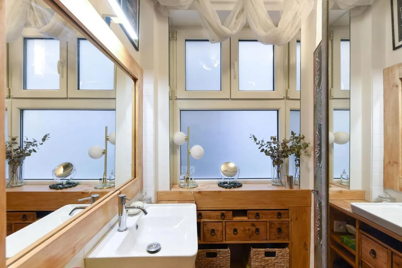 Beautiful Flat Close To Montmartre In Paris - Welkeys Apartment